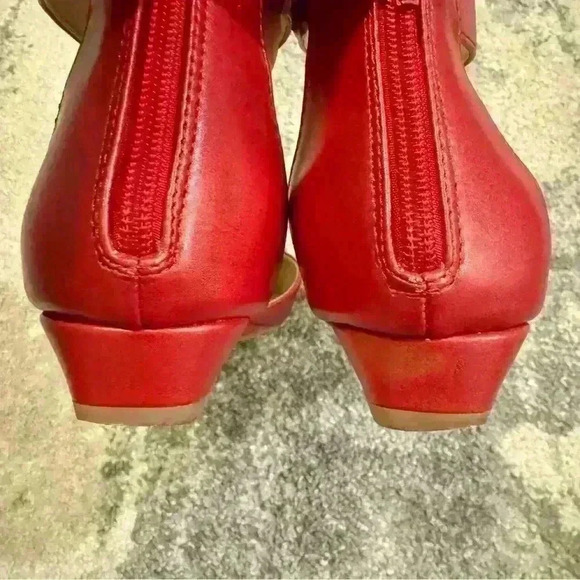 Women’s Red Dream Pairs - Picture 4 of 9